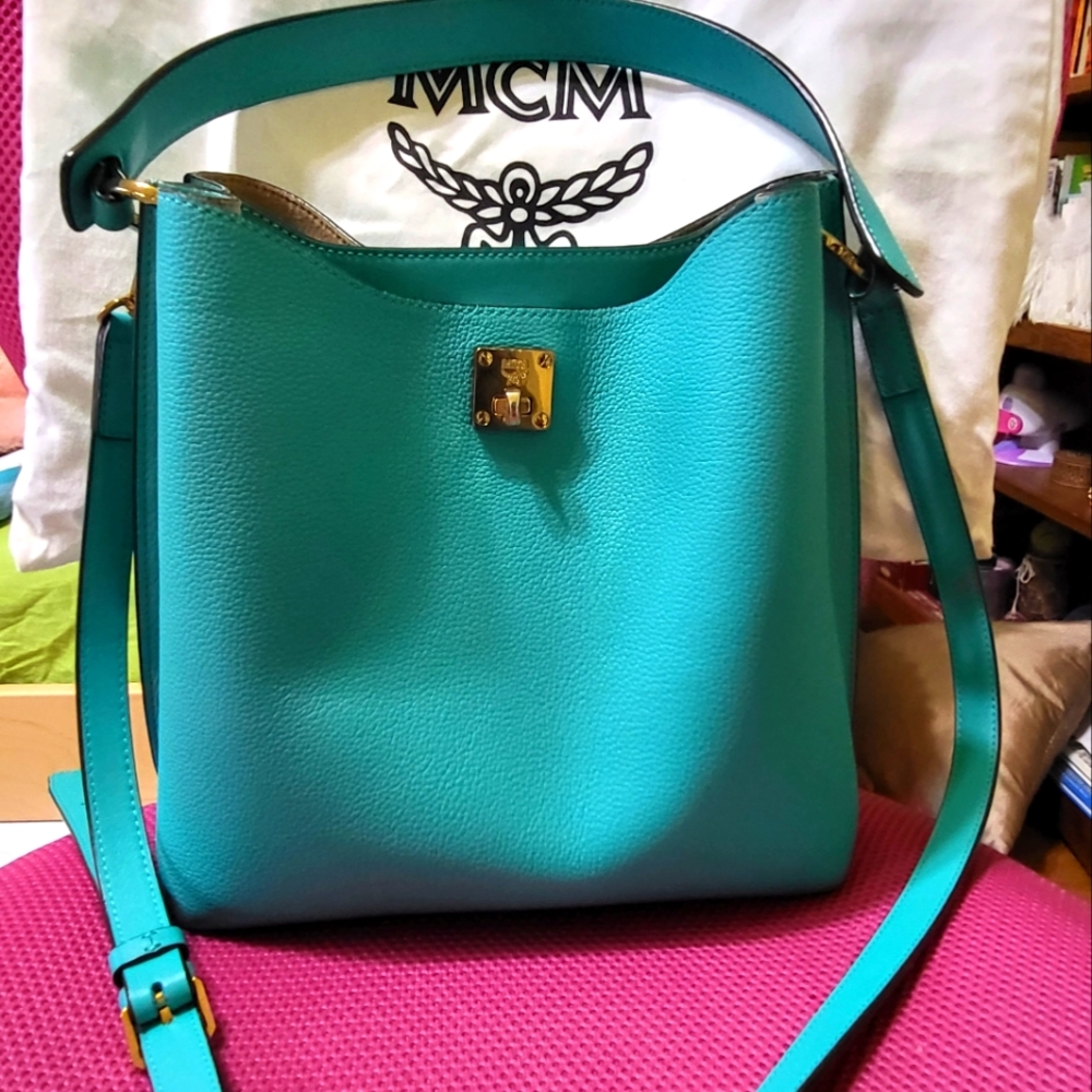 MCM Fontanellas Park Ave Milla Medium Leather Hobo  Bag in Oasis Green